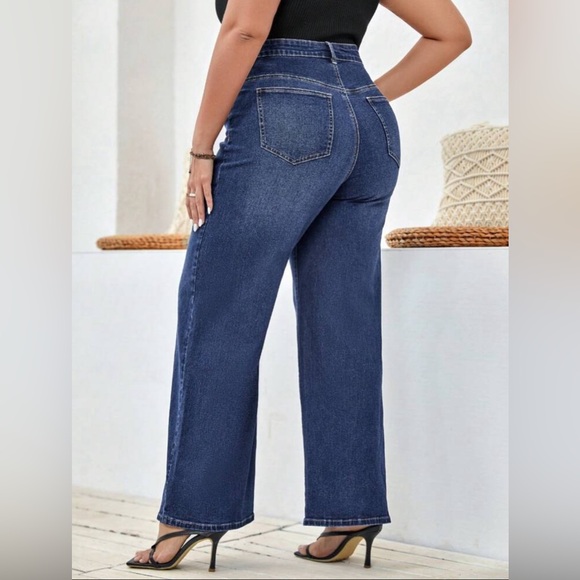 NWOT LUNE Plus Sized Relaxed Fit Washed Straight Leg Jeans size OXL/12 - Picture 5 of 7